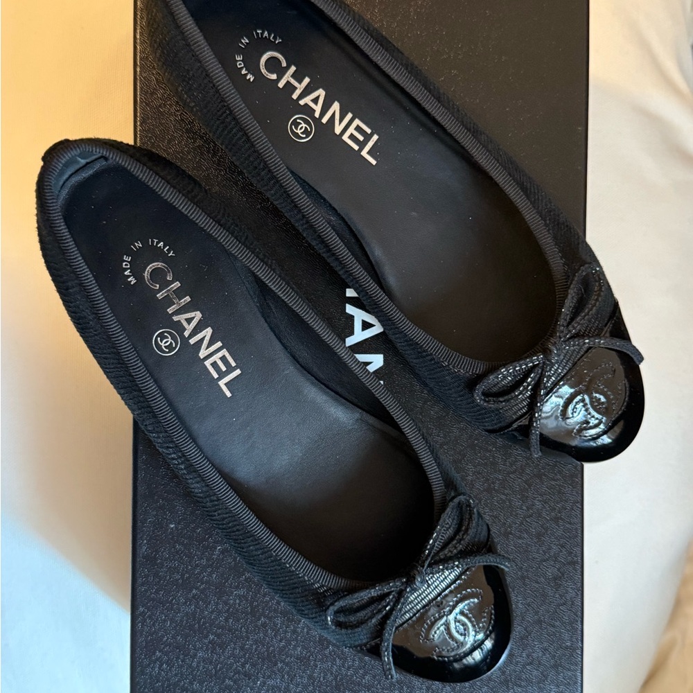 Chanel Black Women's Ballet Flats